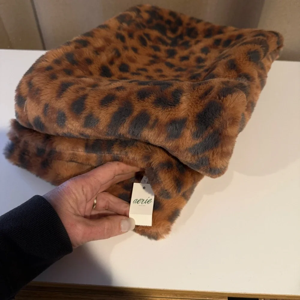 Aerie Leopard Print Faux Fur Scarf Ultra Soft Cozy Warm Women‎ One Size